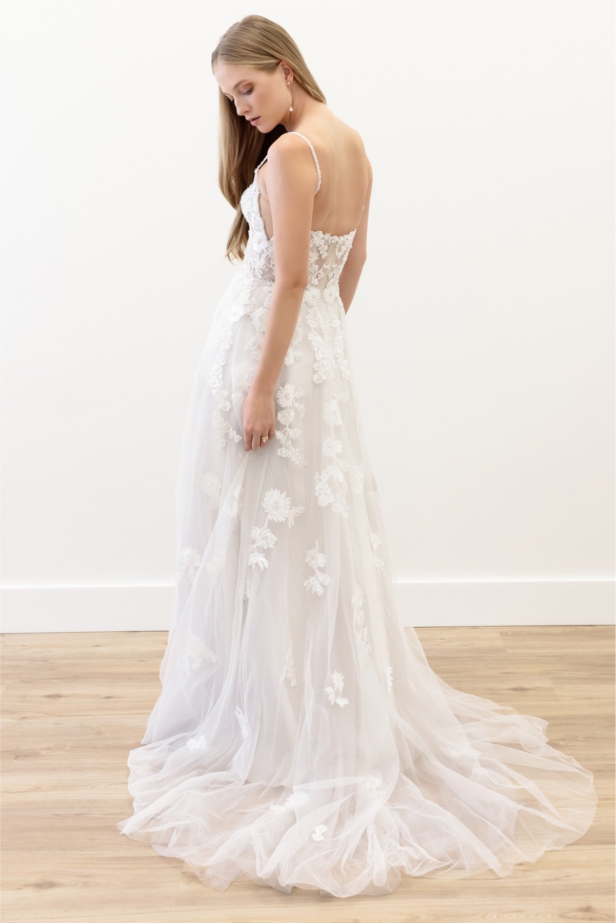 Willowby Sample Sale Madeline