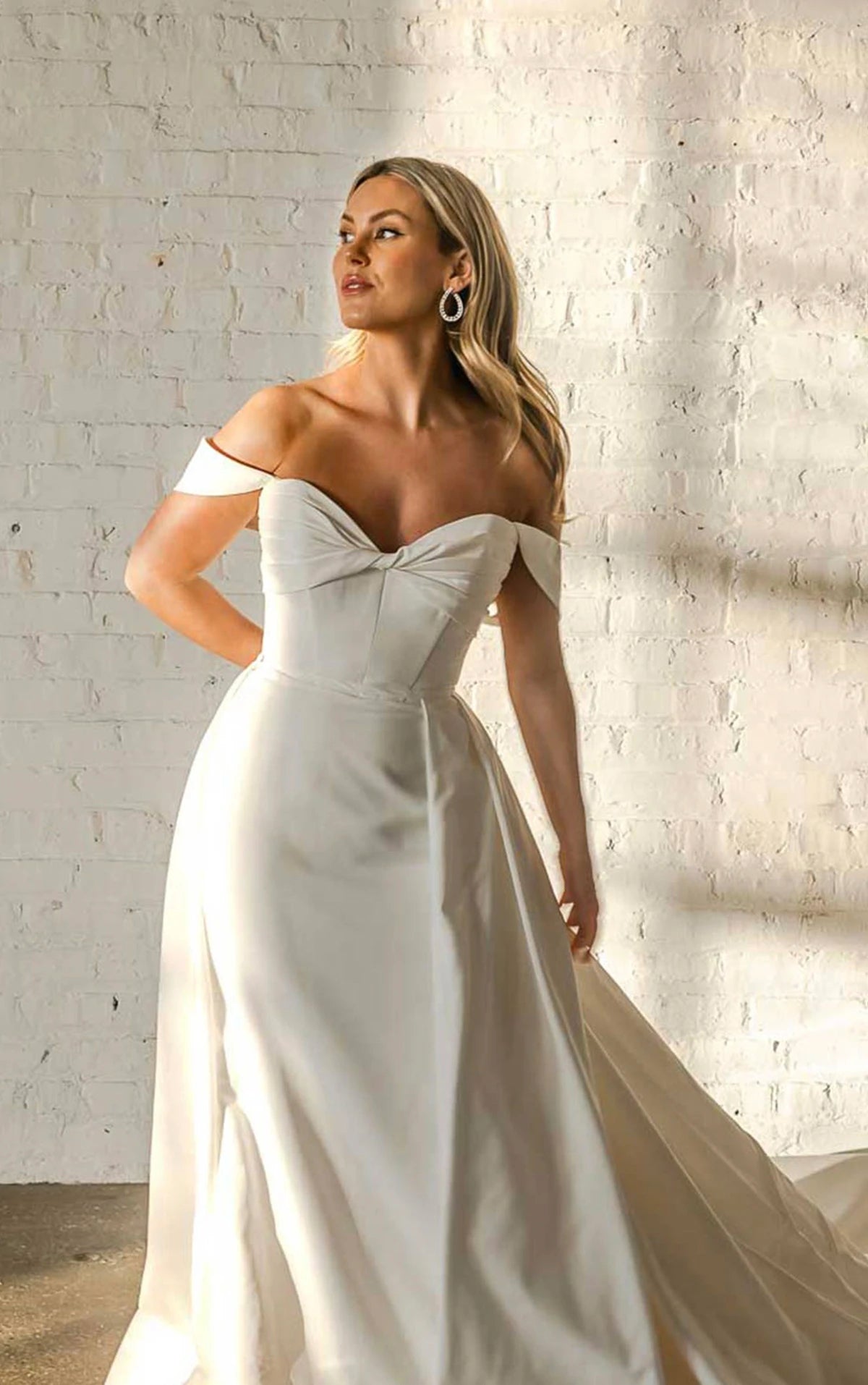 Essense of Australia Style D3755 Sample Sale