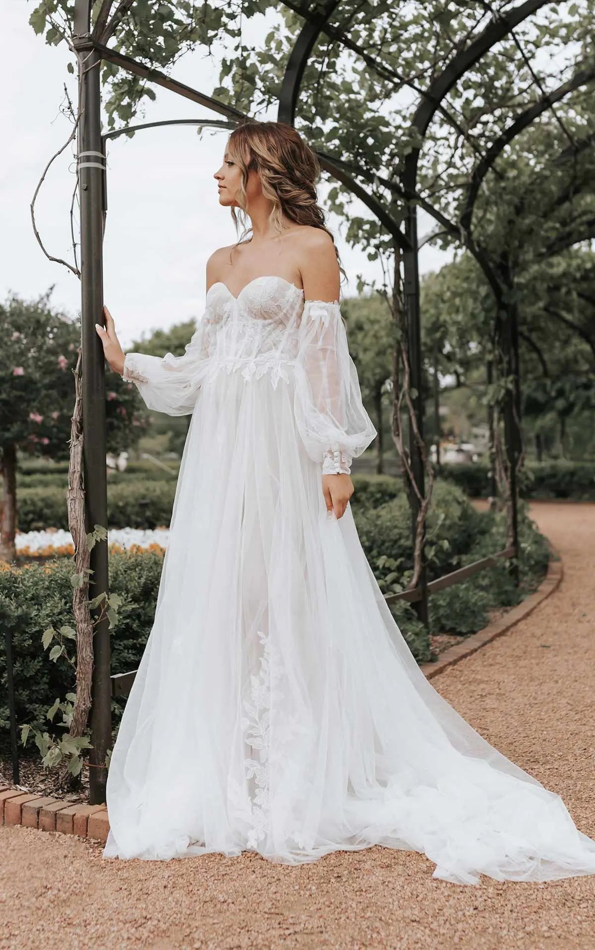Essense of Australia Style D3655 Sample Sale