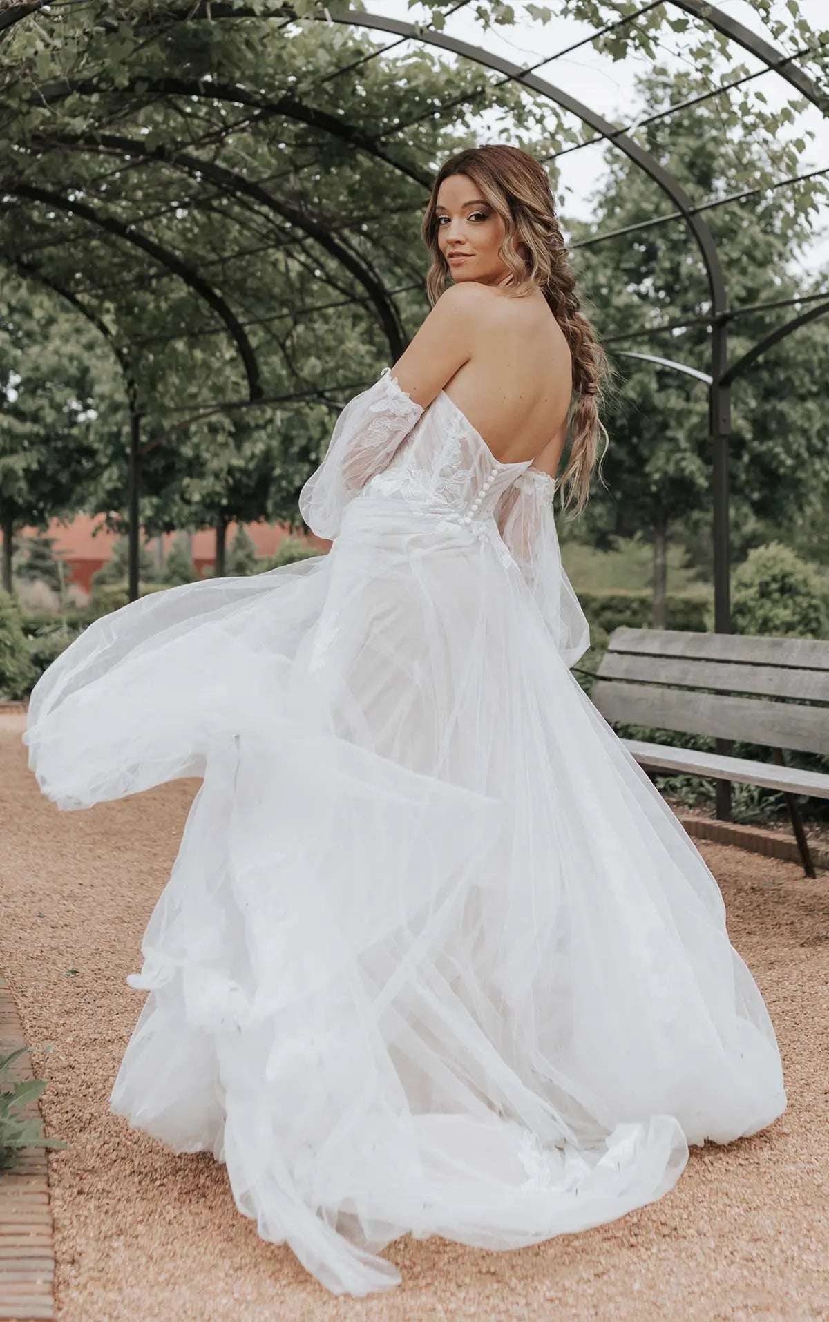 Essense of Australia Style D3655 Sample Sale