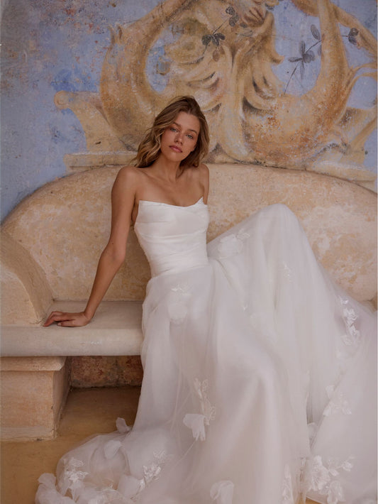 Felicia Couture Dy Sample Sale