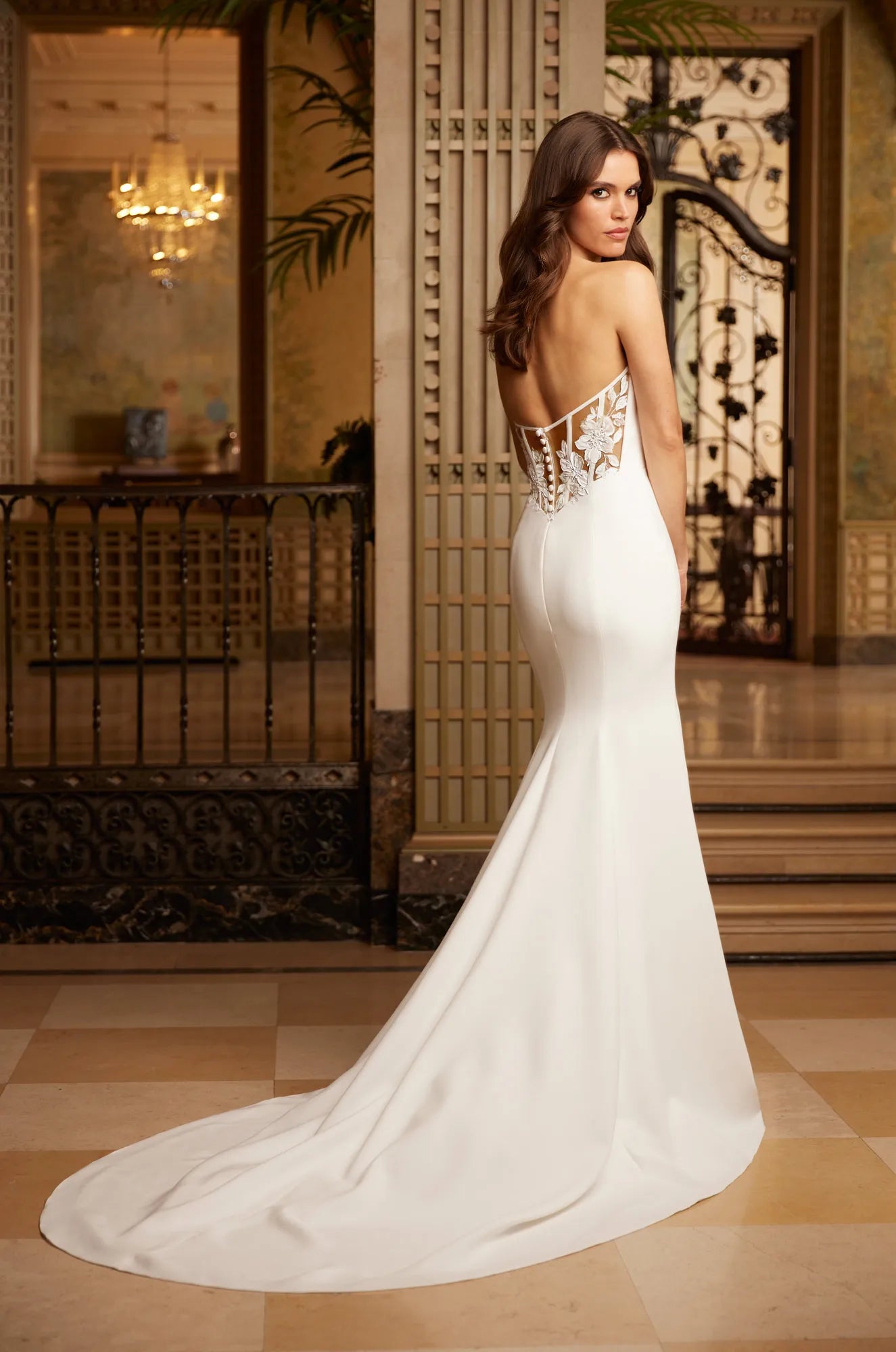 Paloma Blanca Sample Sale P5054
