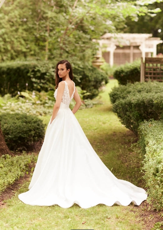 Paloma Blanca P5078 Sample Sale