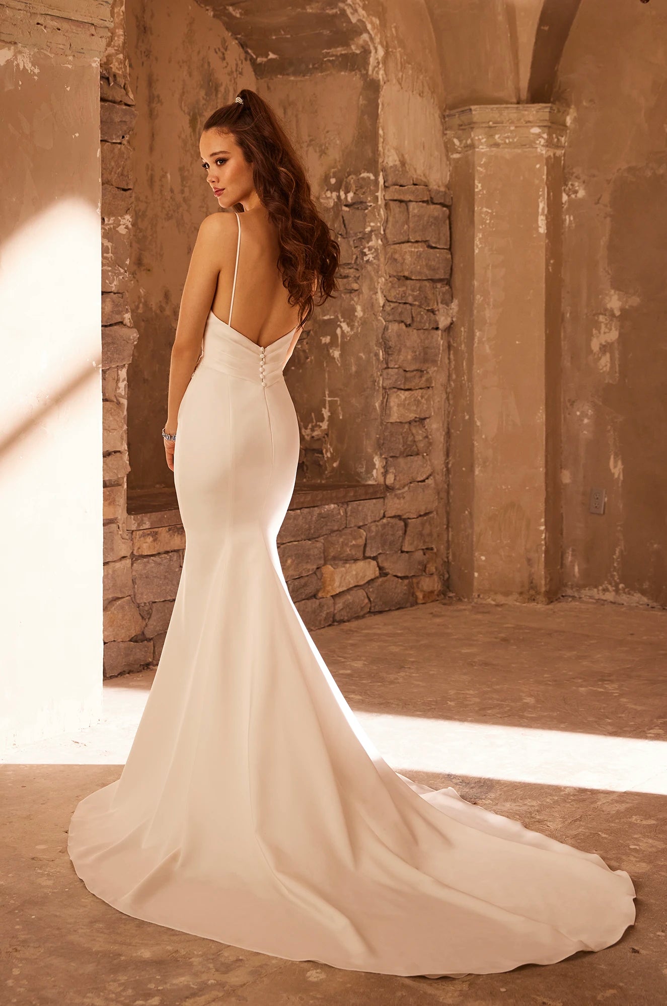Paloma Blanca Sample Sale P5101