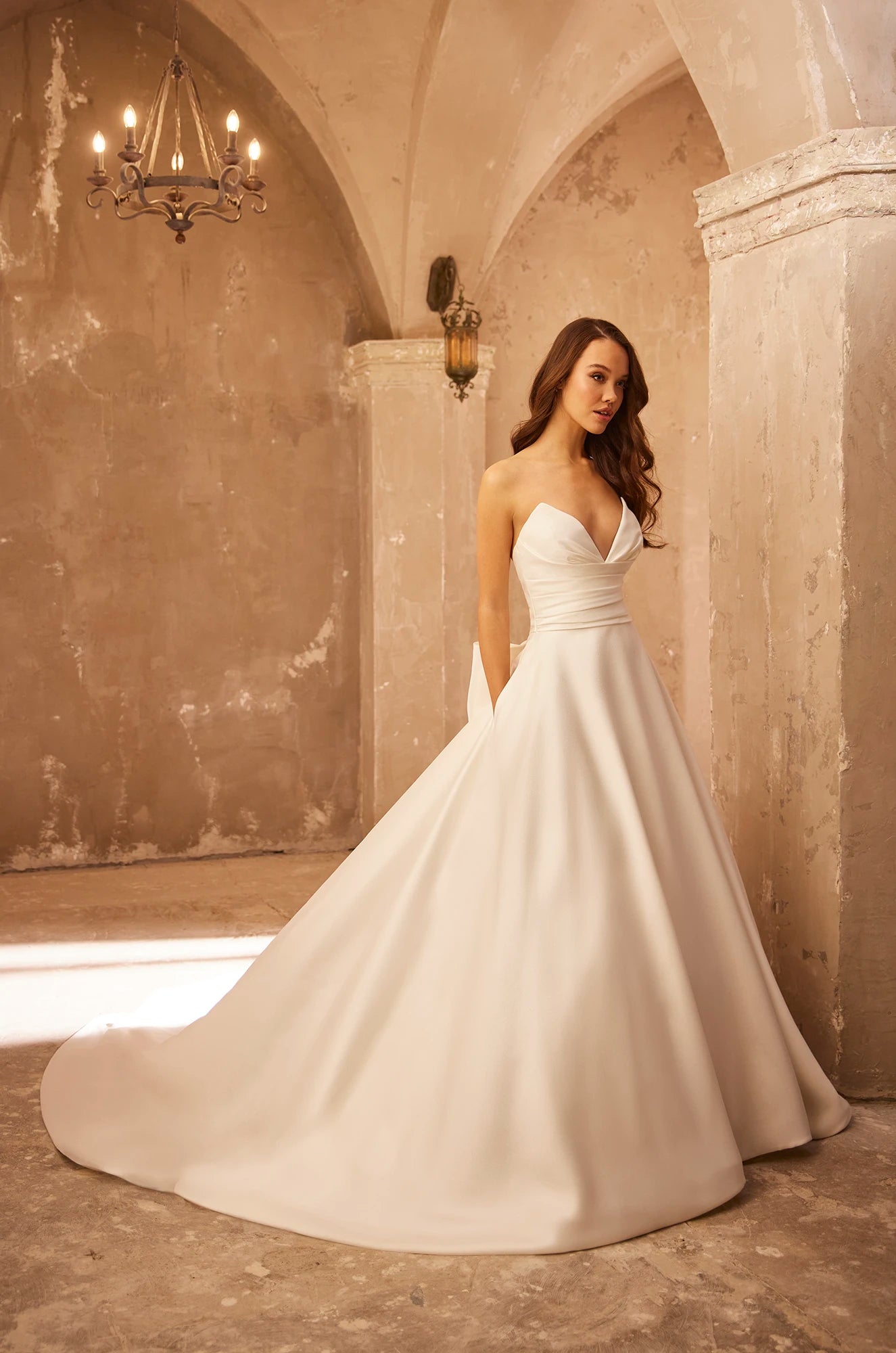 Paloma Blanca Sample Sale P5102