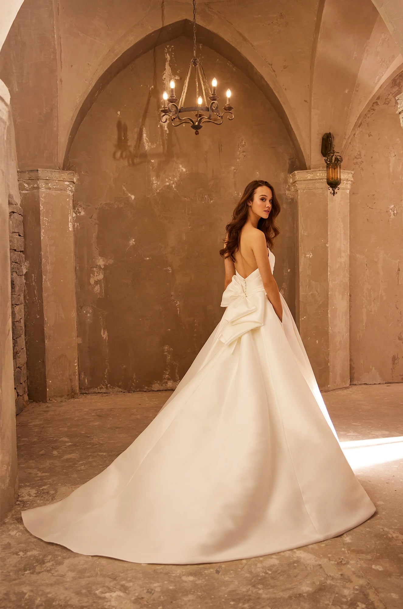 Paloma Blanca Sample Sale P5102