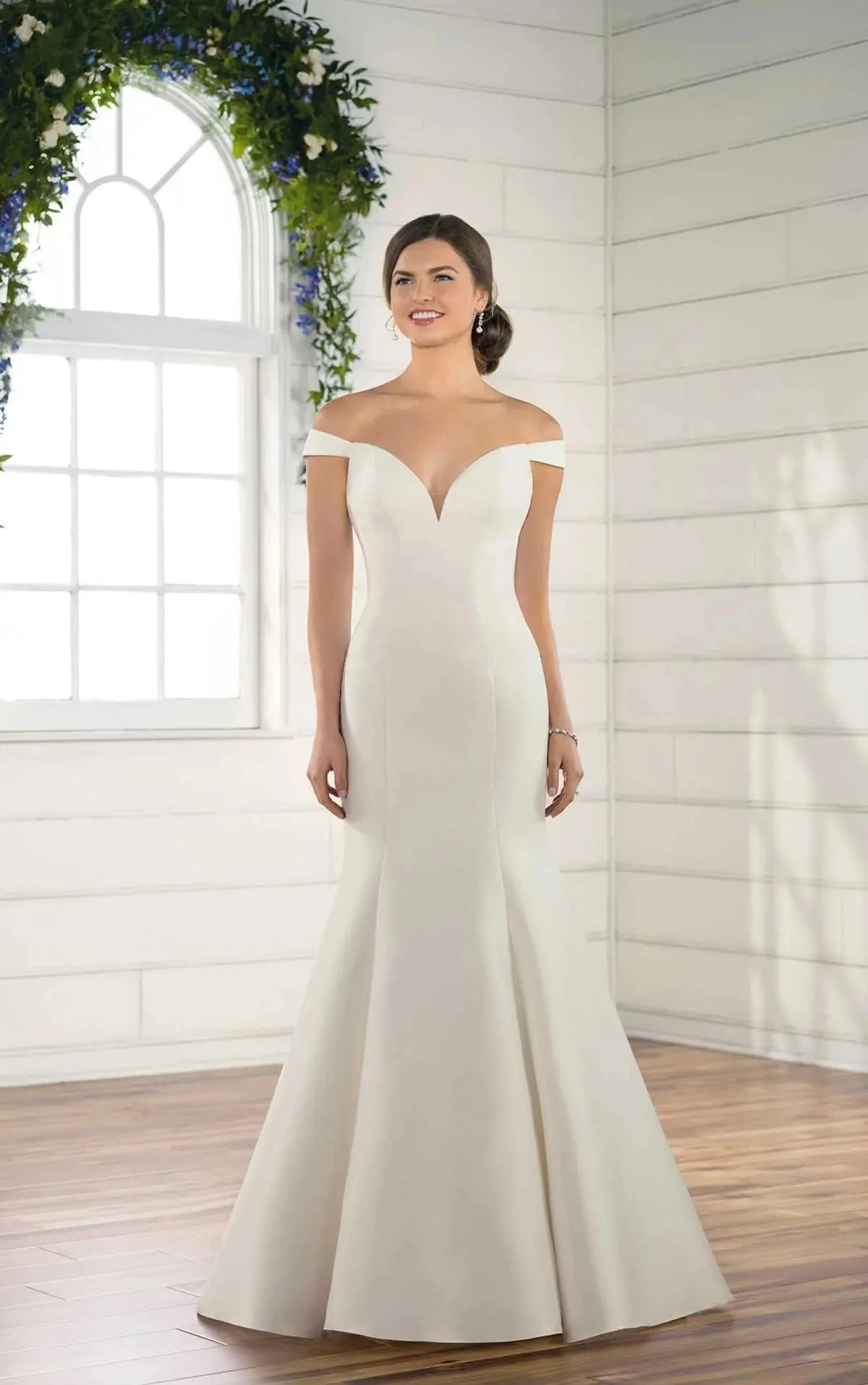 Essense of Australia D2477 Sample Sale