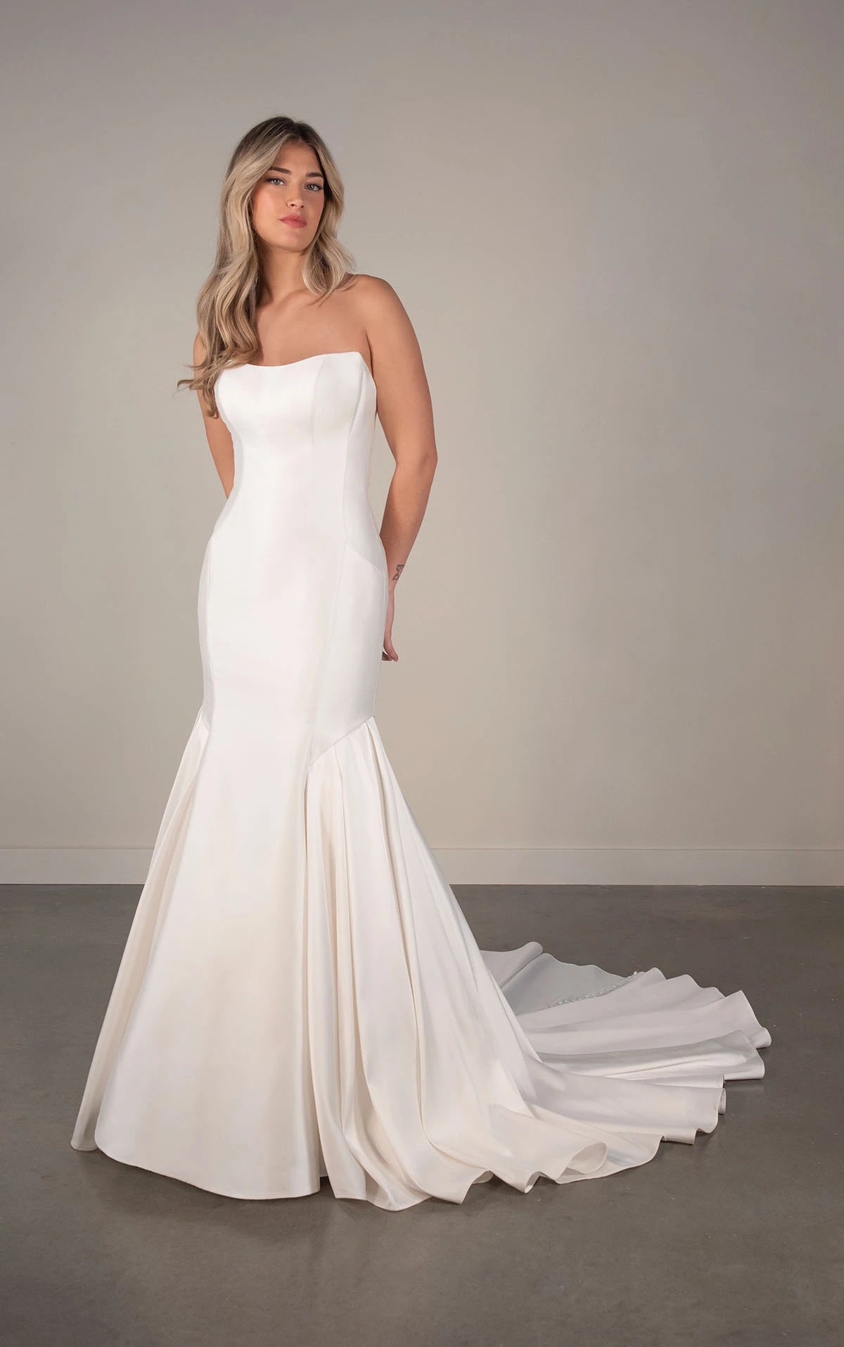 Essense of Australia Tyler Sample Sale